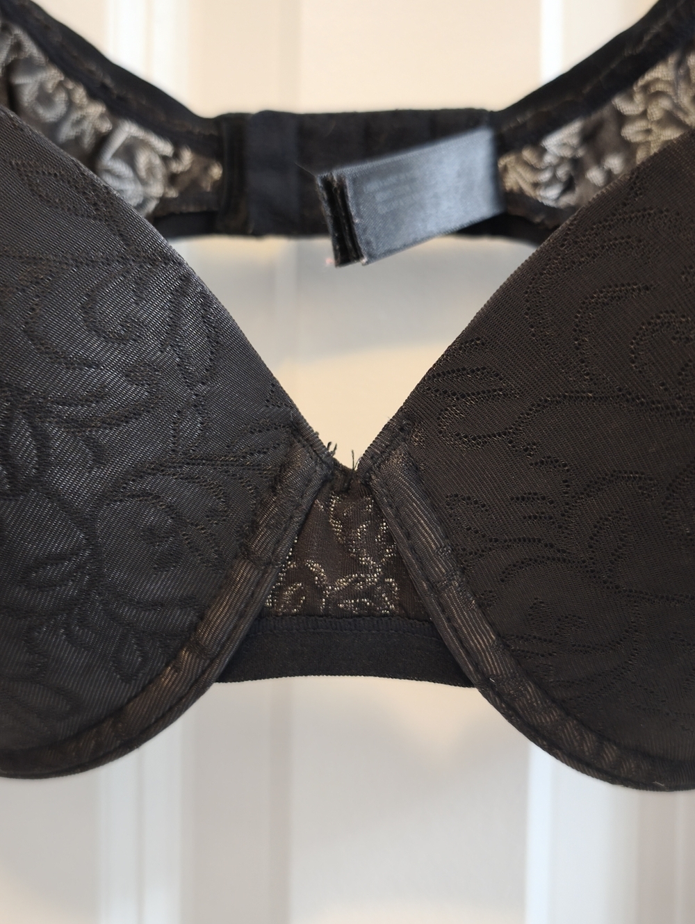 2 Natori Bras For $8 Black And Nude Lace - Picture 3 of 16